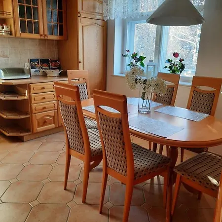 Semesterbostad Dworek Nad Potokiem