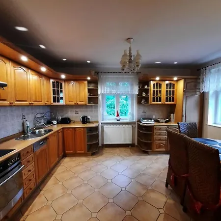 Dworek Nad Potokiem بيت للعطل