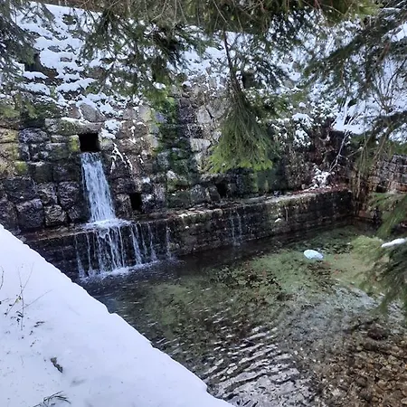 Dworek Nad Potokiem * كارباش