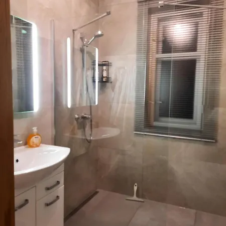 بيت للعطل Dworek Nad Potokiem كارباش